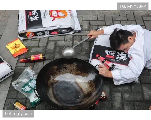 扎克拉文上场像隔壁大哥，下场刷到他家厨房我差点把手机摔了——私人厨师？